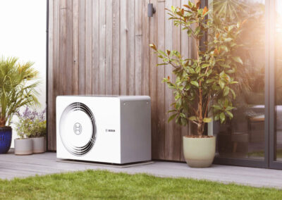 Bosch Compress 5800i AW Wärmepumpe im Außenbereich